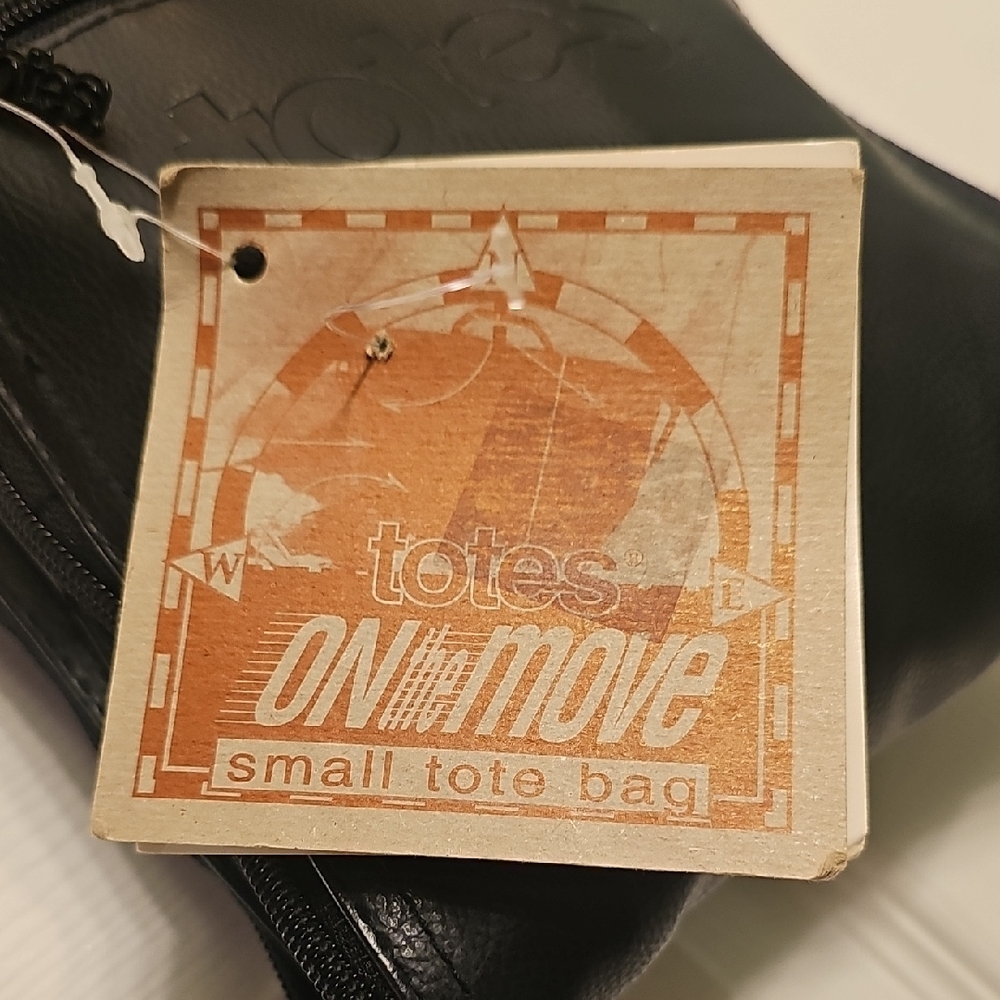 Totes Onyx Toiletry Bag for Men - Picture 4 of 10